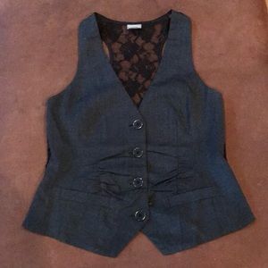 Button down vest